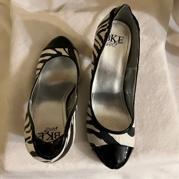 BKE Black/white formal/special event suede Zebra heels. Size 7.5 in original box - Picture 2 of 4